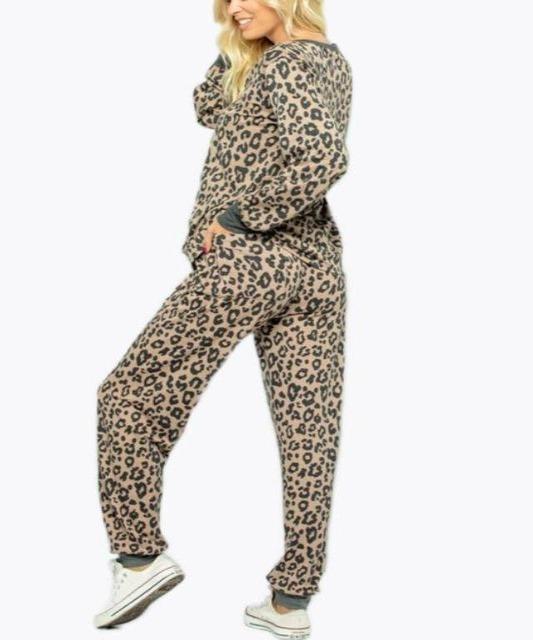 Gone Wild Leopard Jogger Pants - DeVanitè Boutique
